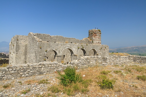 Fragment zamku Rozafa w Albanii.