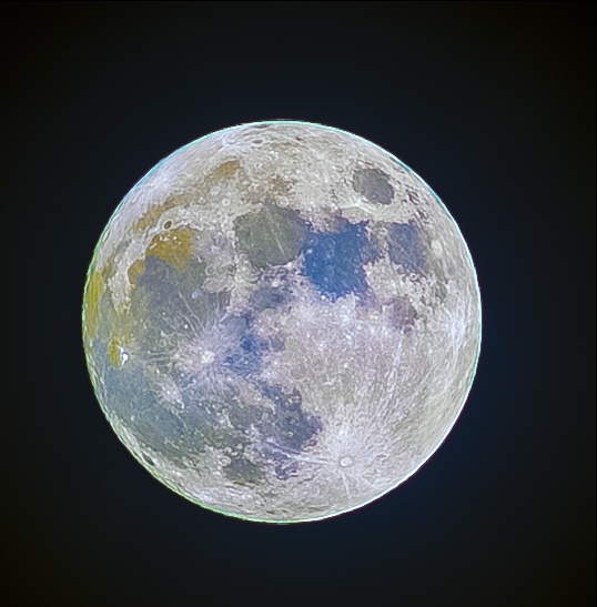 Księżyc z wyciągniętymi kolorami